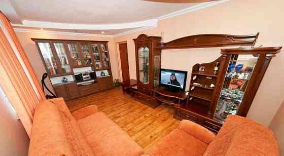 2-комн. квартира, 63 м2, 1/6 эт. Феодосия