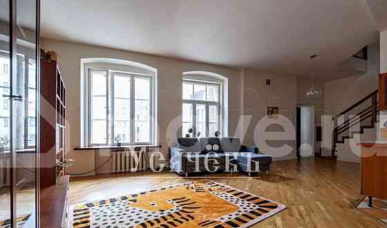 4-комн. квартира, 140 м2, 4/5 эт. Москва