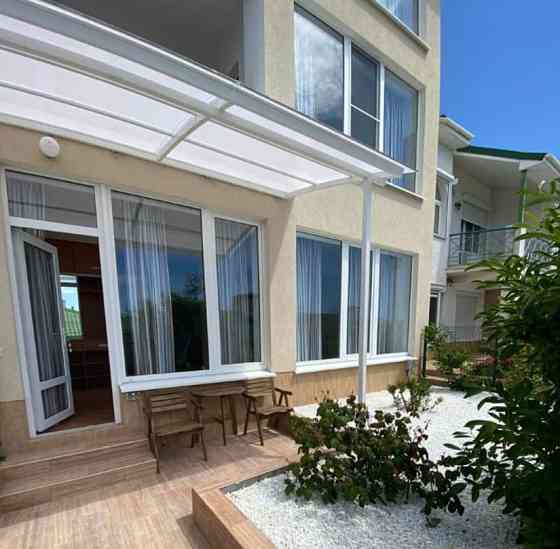 Коттедж, 270 м2, 1.5 сотки, 3 эт. Ялта