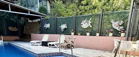 Дом, 395 м2, 45 соток, 3 эт. Ялта