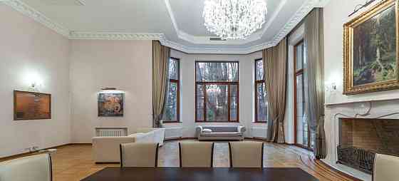 Коттедж, 575 м2, 48 соток, 3 эт. Москва