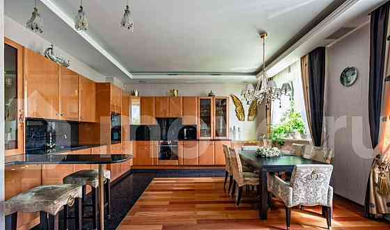 4-комн. квартира, 137.7 м2, 2/4 эт. Москва