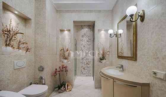 3-комн. квартира, 137 м2, 3/10 эт. Москва