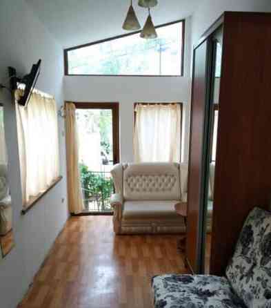 Студия, 14 м2, 2/2 эт. Алупка