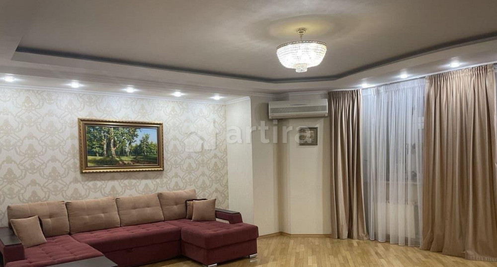 Комната, 50 м2, 1/5 эт. Казань - изображение 1