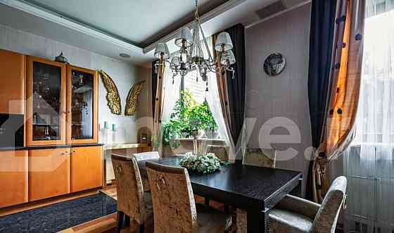 4-комн. квартира, 137.7 м2, 2/4 эт. Москва