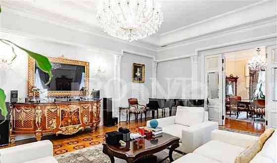 4-комн. квартира, 240 м2, 2/7 эт. Москва