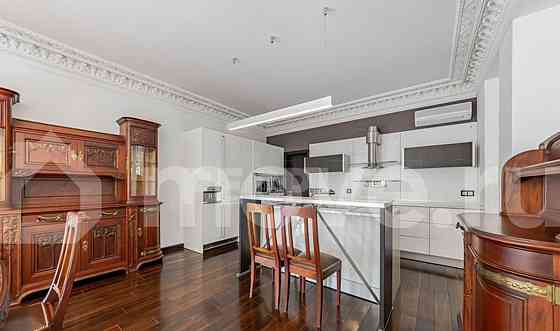 5-комн. квартира, 203.5 м2, 3/6 эт. Москва