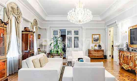 4-комн. квартира, 240 м2, 2/7 эт. Москва