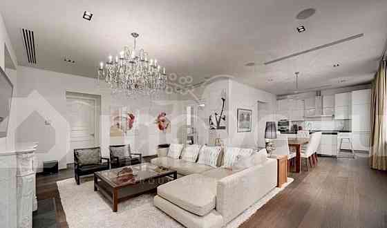 5-комн. квартира, 209 м2, 3/6 эт. Москва