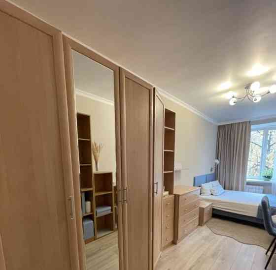 Комната, 56 м2, 5/5 эт. Москва