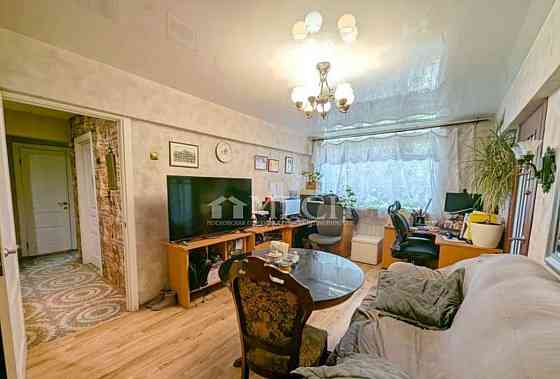 3-комн. квартира, 54 м2, 1/5 эт. Москва