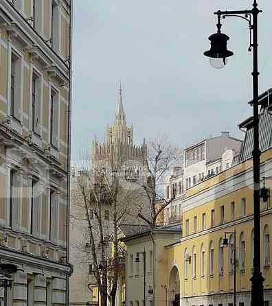 4-комн. квартира, 135 м2, 2/4 эт. Москва