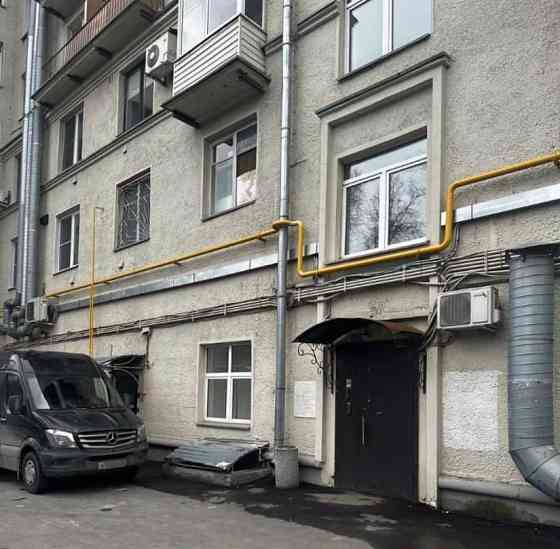 Комната, 50 м2, 2/10 эт. Москва