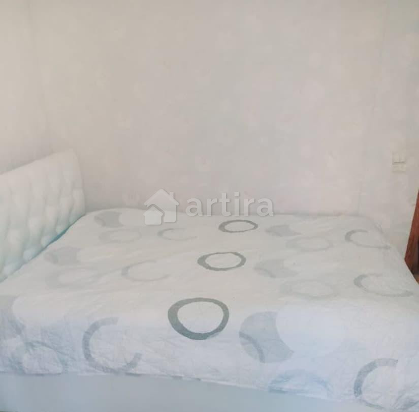 Комната, 70 м2, 2/17 эт. Санкт-Петербург - изображение 1