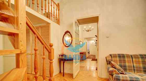 4-комн. квартира, 140 м2, 3/6 эт. Санкт-Петербург