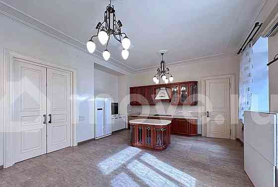 4-комн. квартира, 160 м2, 2/5 эт. Москва