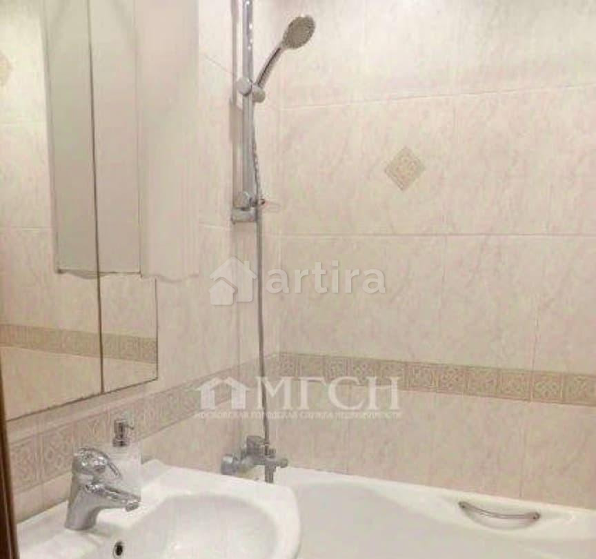 Комната, 15 м2, 1/7 эт. Москва - изображение 1