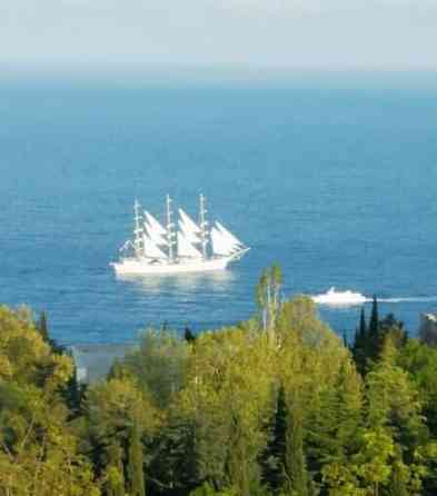 2-комн. квартира, 50 м2, 2/3 эт. Ялта