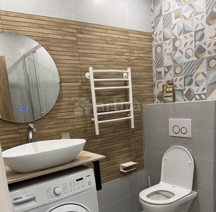 Комната, 46 м2, 1/9 эт. Санкт-Петербург - изображение 1