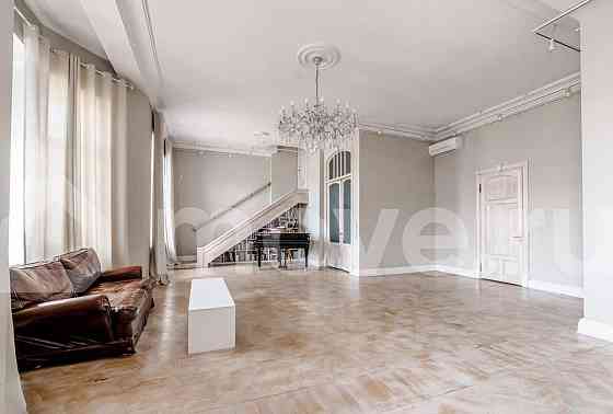 4-комн. квартира, 210 м2, 5/5 эт. Москва