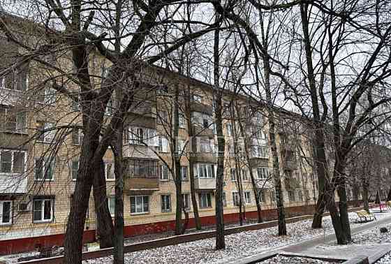 2-комн. квартира, 43 м2, 1/5 эт. Москва