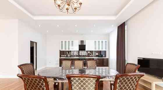 Коттедж, 1000 м2 Лобня