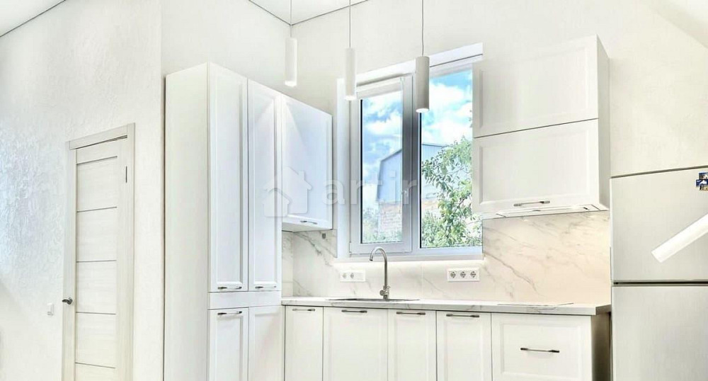 Дом, 140 м2, 0.8 сотки, 3 эт. Алушта - изображение 1