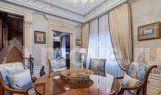 4-комн. квартира, 204.1 м2, 1/3 эт. Москва