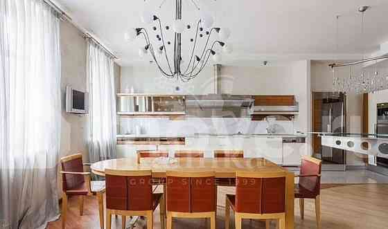 5-комн. квартира, 260 м2, 4/8 эт. Москва