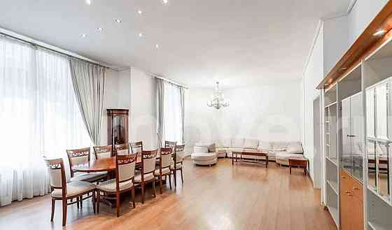 5-комн. квартира, 207 м2, 3/5 эт. Москва