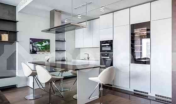 4-комн. апарт-ы, 220 м2, 49/76 эт. Москва