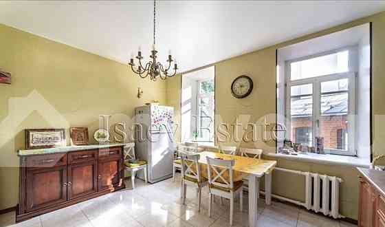 4-комн. квартира, 143 м2, 2/4 эт. Москва