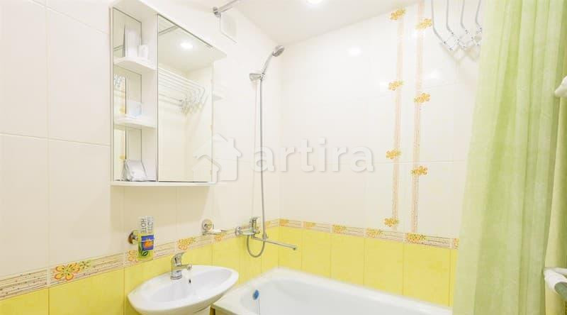 2-комн. квартира, 57 м2, 3/5 эт. Иркутск - изображение 2