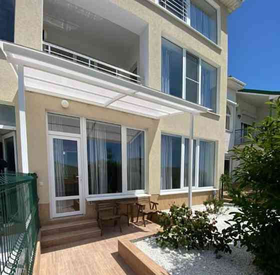 Коттедж, 270 м2, 1.5 сотки, 3 эт. Ялта