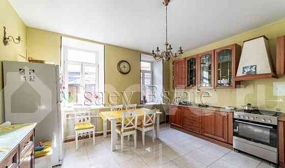 4-комн. квартира, 143 м2, 2/4 эт. Москва