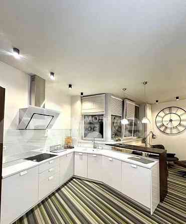 3-комн. квартира, 128 м2, 2/5 эт. Москва