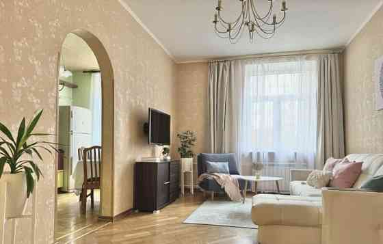 2-комн. квартира, 66 м2, 2/5 эт. Москва