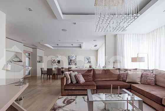 4-комн. квартира, 218 м2, 2/5 эт. Москва