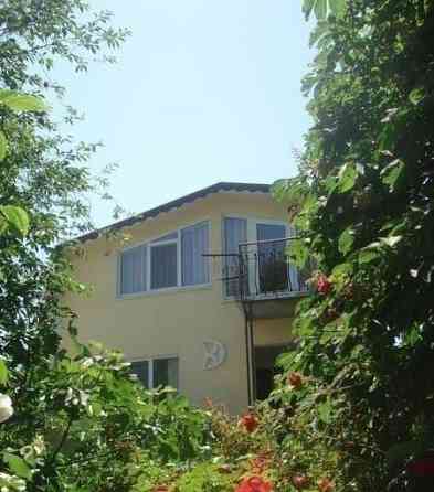 2-комн. апарт-ы, 47 м2, 3/3 эт. Ялта