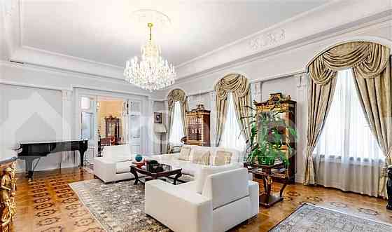 4-комн. квартира, 240 м2, 2/7 эт. Москва