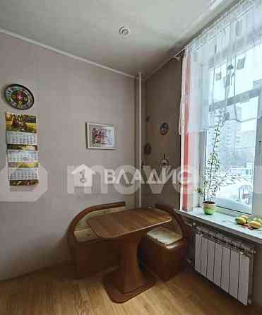 2-комн. квартира, 64 м2, 2/5 эт. Москва