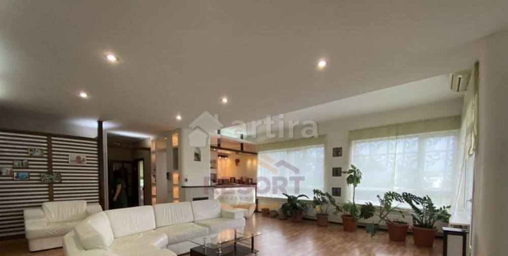 Дом, 230 м2, 10 соток, 2 эт. Ялта - изображение 1