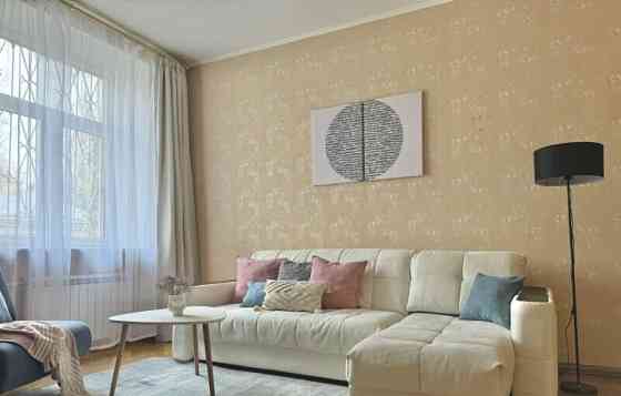 2-комн. квартира, 66 м2, 2/5 эт. Москва