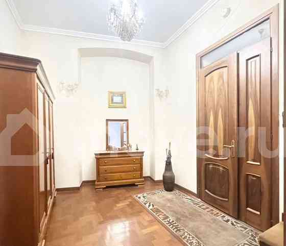 5-комн. квартира, 200 м2, 2/4 эт. Москва