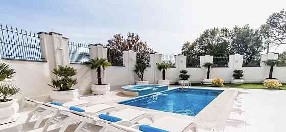 Коттедж, 400 м2, 6 соток, 4 эт. Ялта