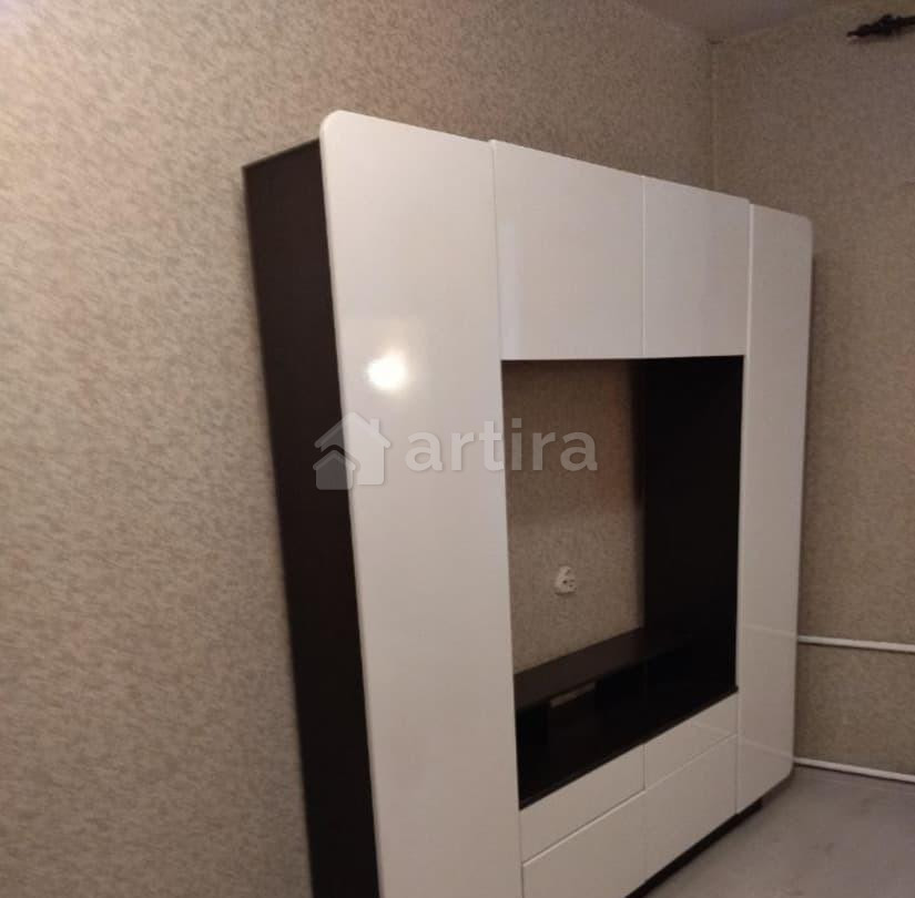 Комната, 72 м2, 1/5 эт. Санкт-Петербург - изображение 2