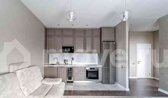 2-комн. квартира, 72 м2, 8/17 эт. Москва