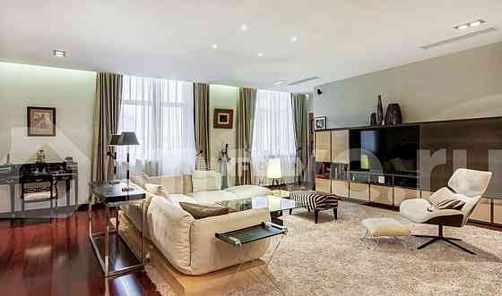 4-комн. квартира, 210.3 м2, 3/6 эт. Москва