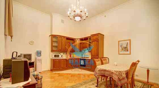 4-комн. квартира, 140 м2, 3/6 эт. Санкт-Петербург